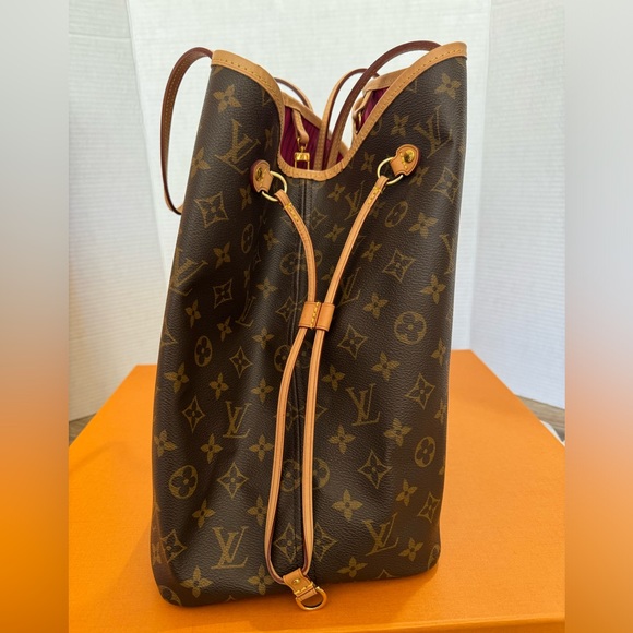 Louis Vuitton Neo Neverfull
Monogram (Without Pouch) MM Pink Lining - Picture 4 of 14
